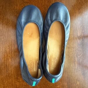 EUC navy Tieks—size 8